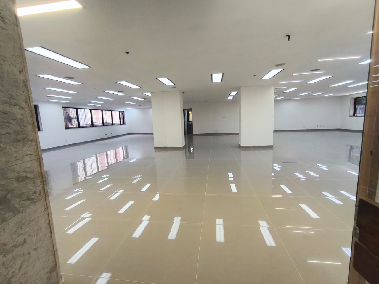 Sala Comercial à Venda no Centro do RJ – Andar Inteiro